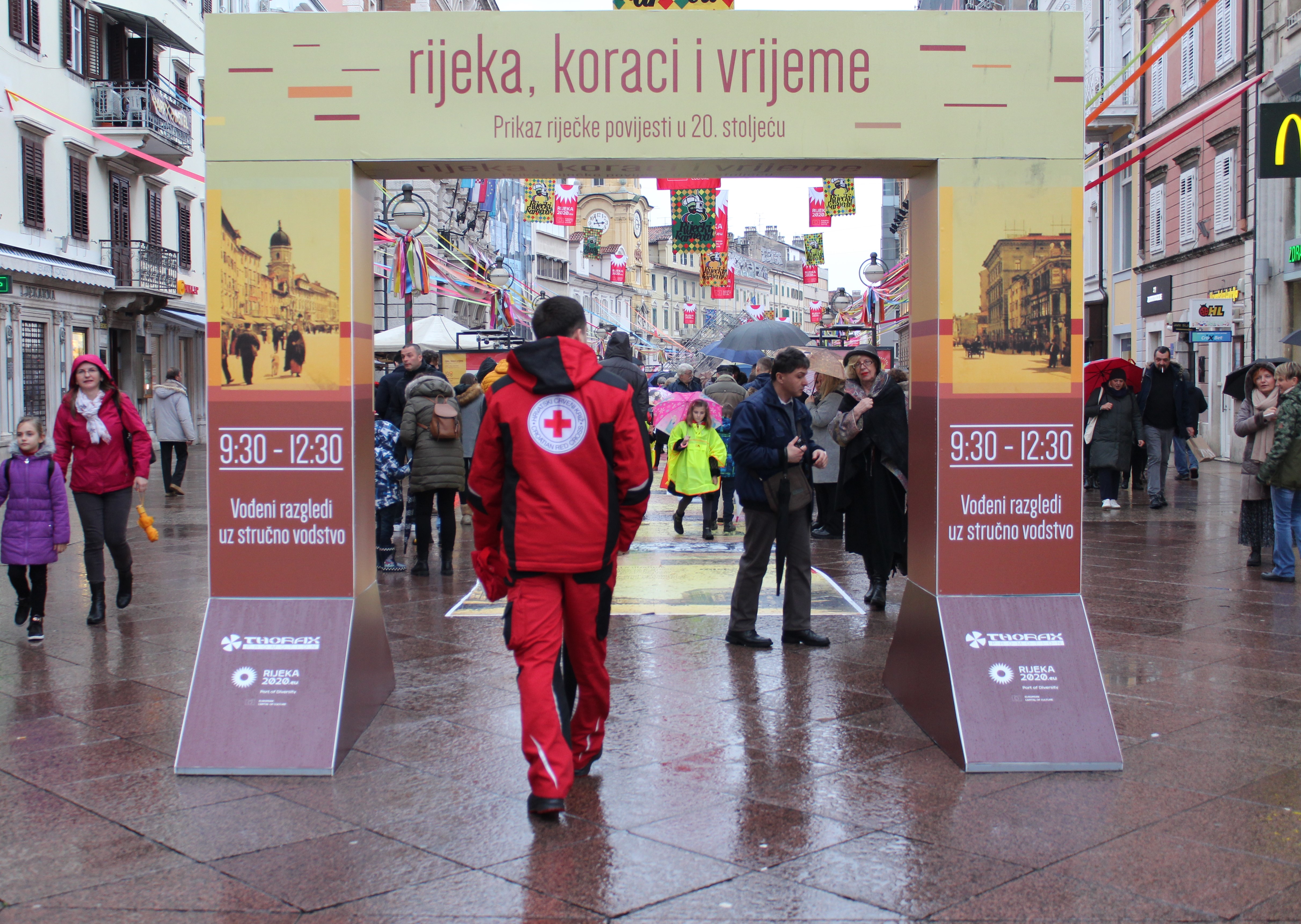 Volonteri društava Crvenog križa Primorsko-goranske županije sudjelovali su na spaktakularnom otvorenju Europske prijestolnice kulture